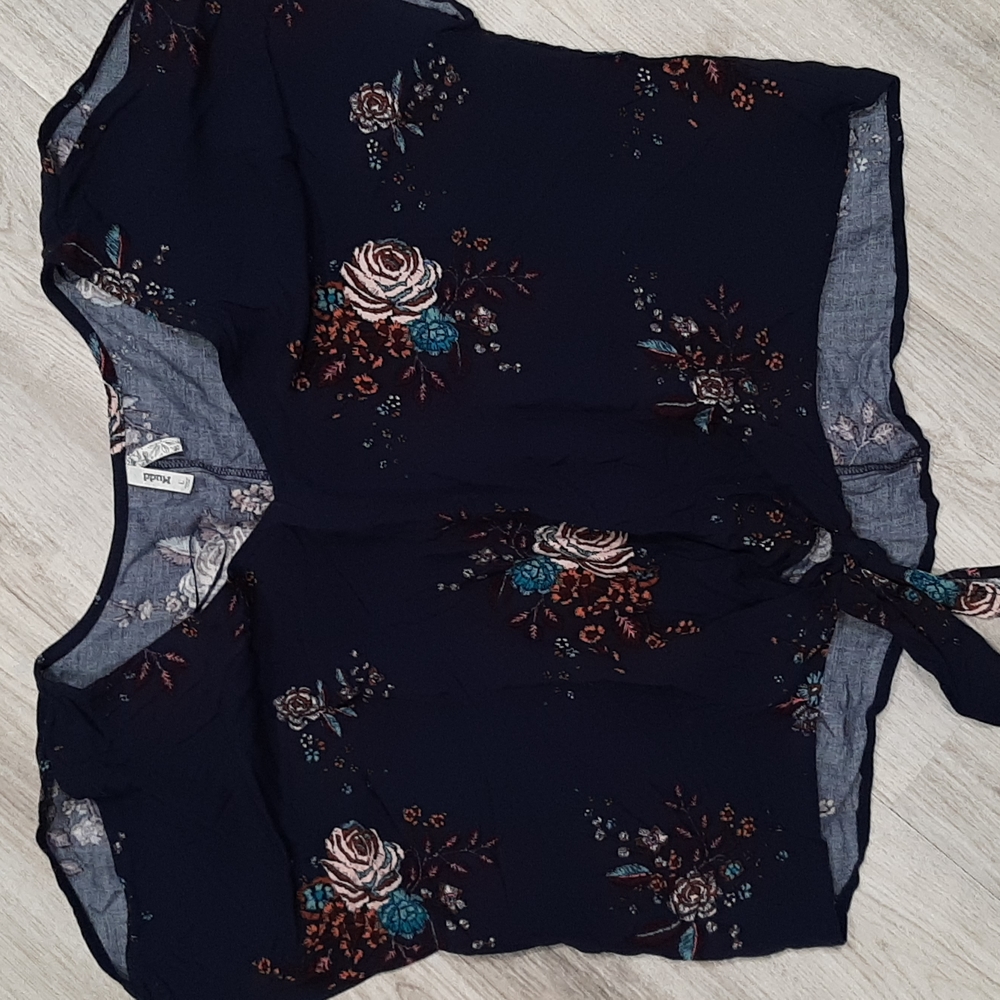 Navy floral open shoulder MUDD crop top